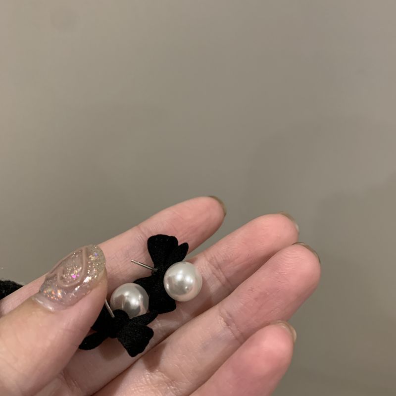Noir Ribbon Pearl Earstud
