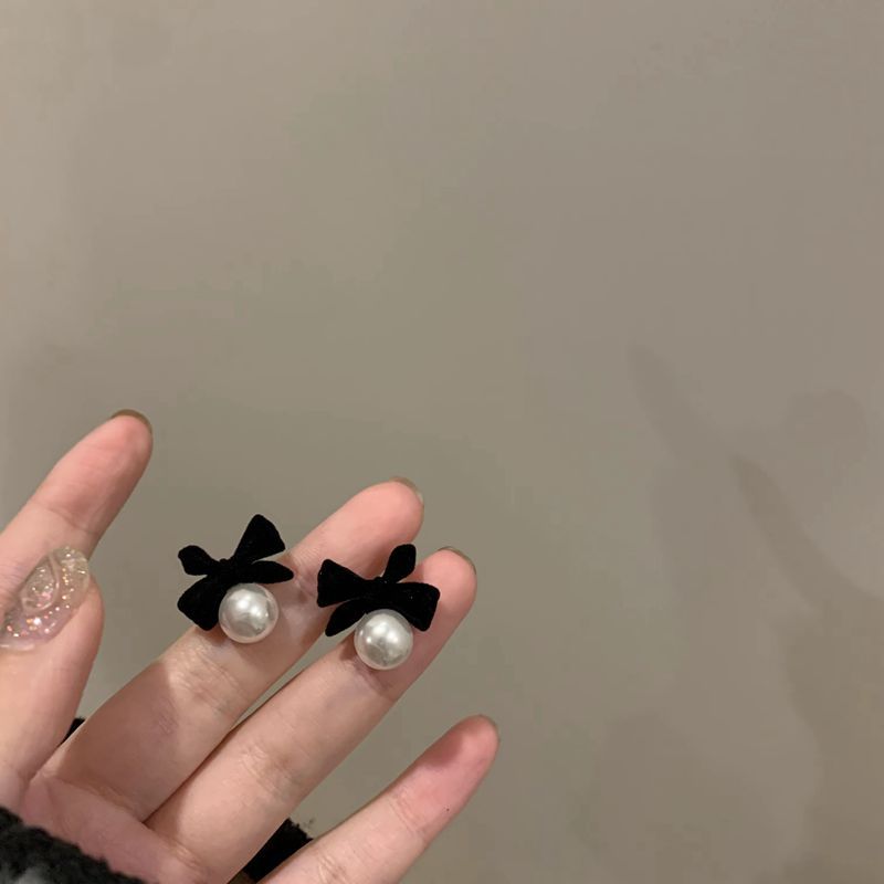 Noir Ribbon Pearl Earstud
