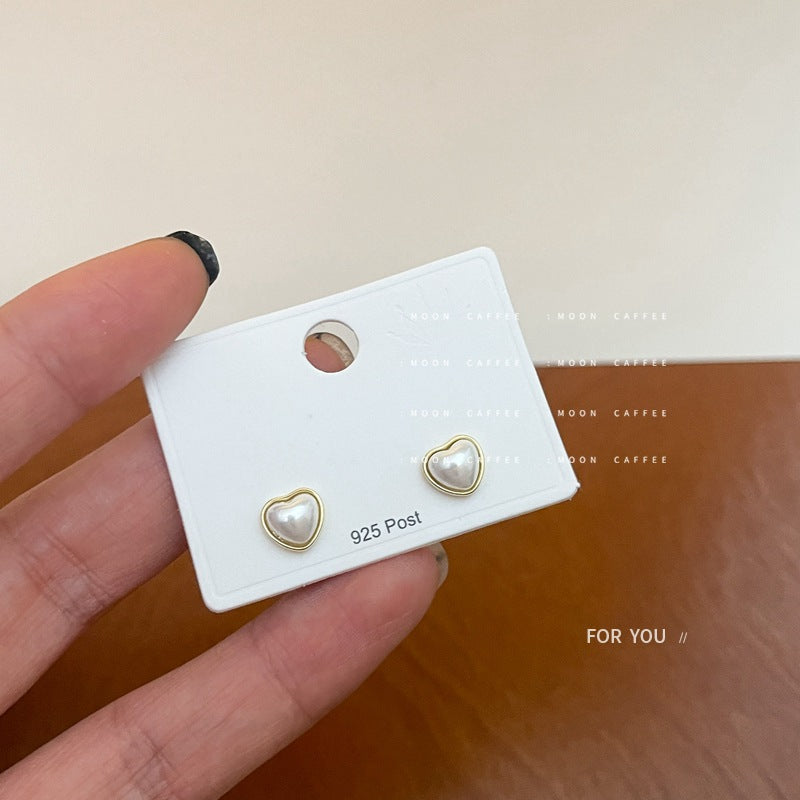 Beige Heart Earstud