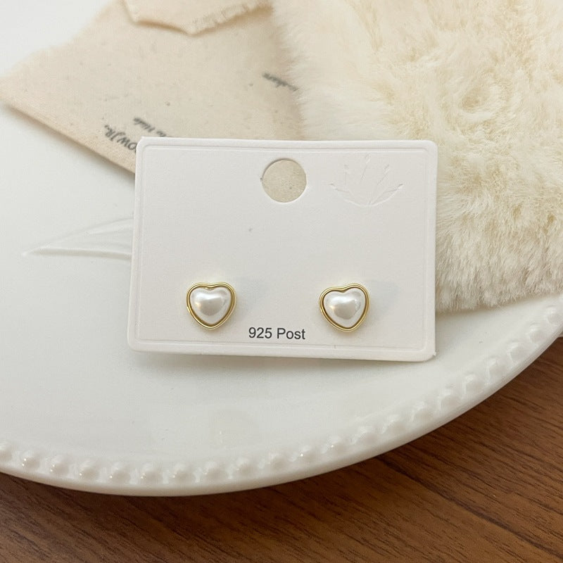 Beige Heart Earstud