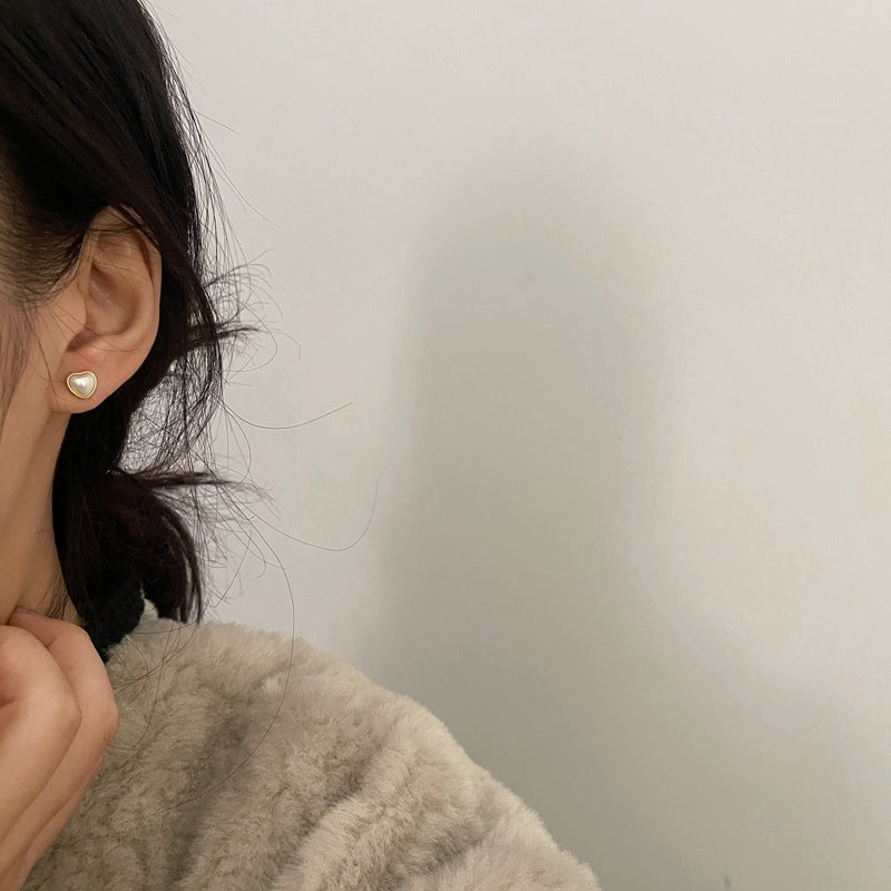 Beige Heart Earstud