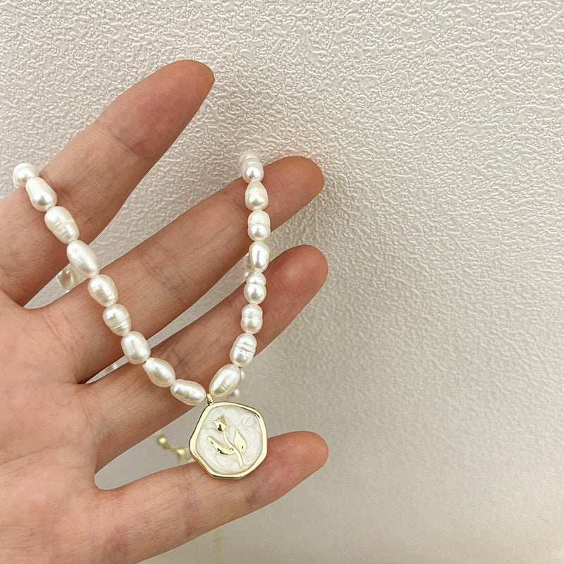 Roses Plate Pearl Necklace
