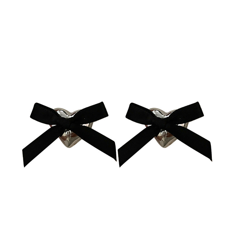 Black Silver Heart Earstud