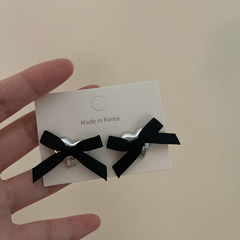Black Silver Heart Earstud