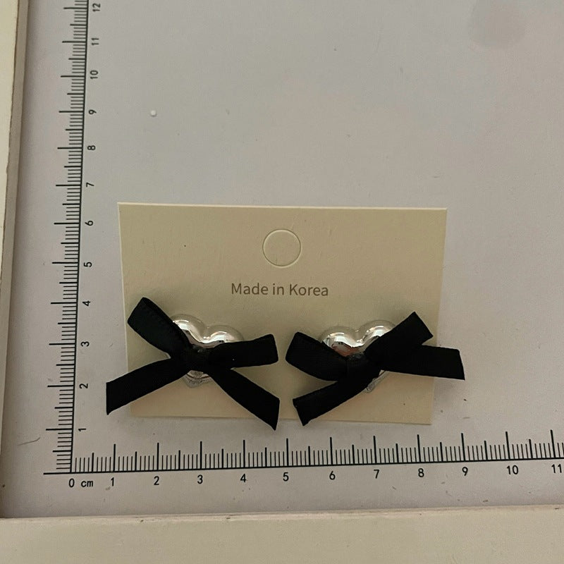 Black Silver Heart Earstud