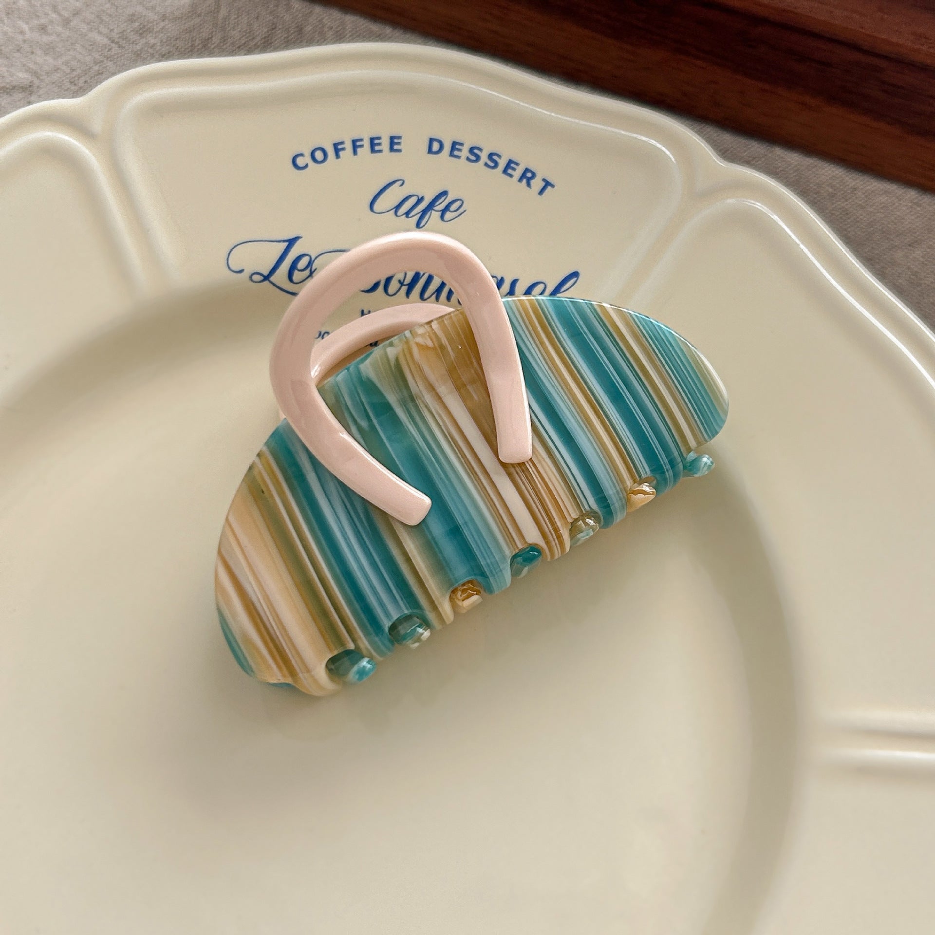 Charming Patterned Hair Claw Set