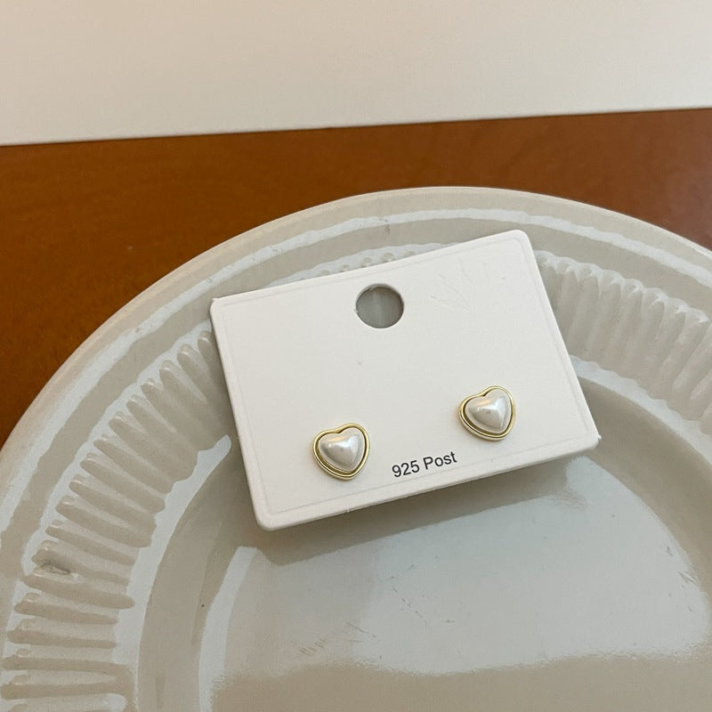 Beige Heart Earstud