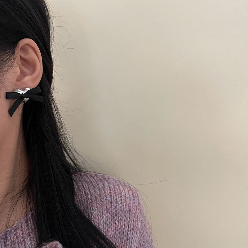 Black Silver Heart Earstud