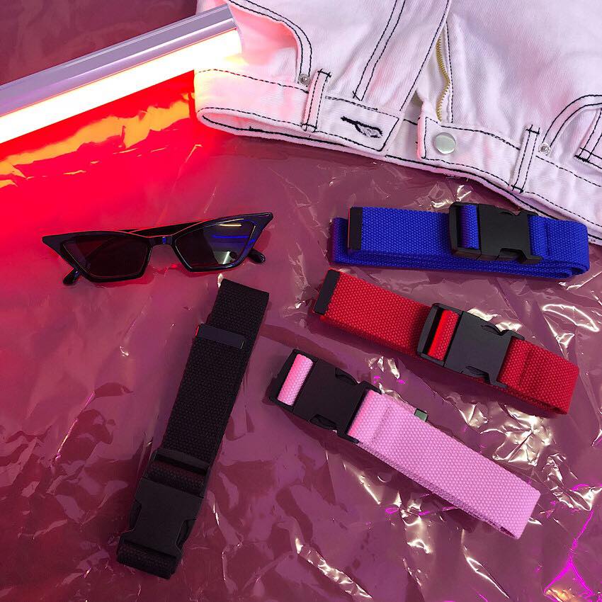 Basic coloured buckle belt