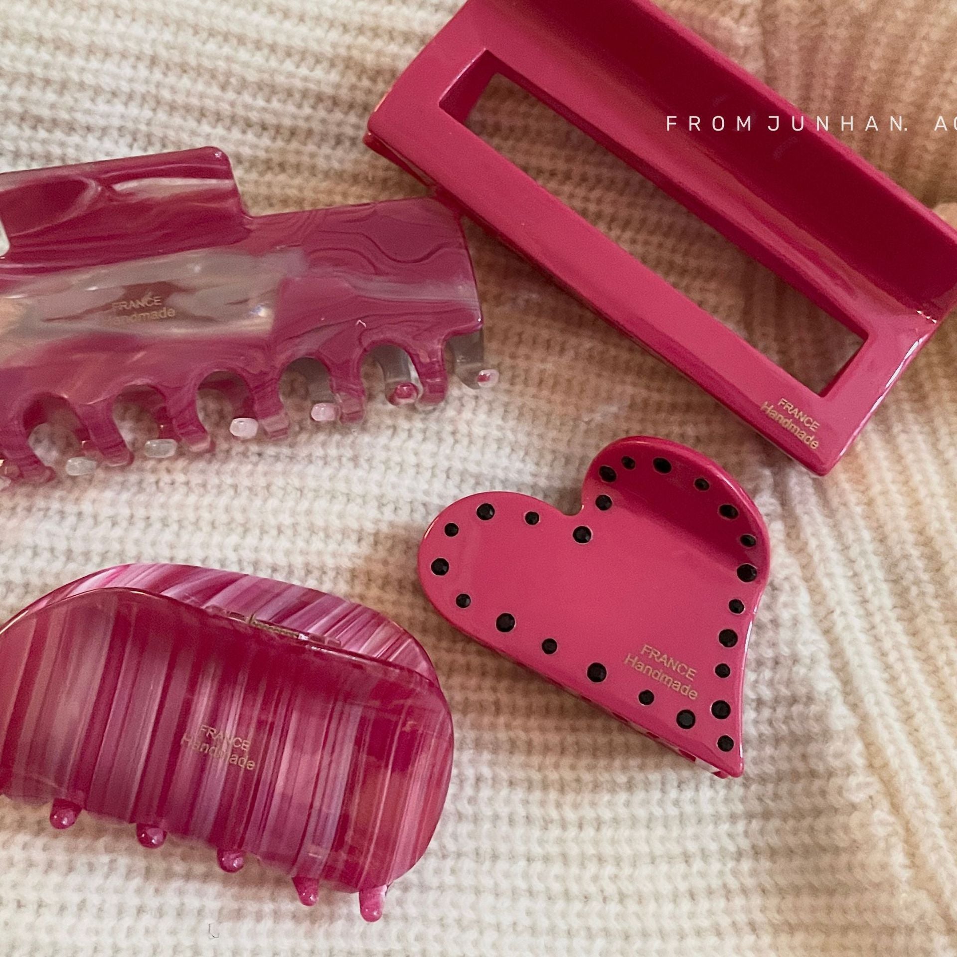 Heart Peekaboo Clip
