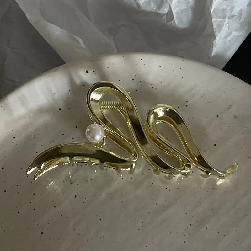 Twisted Pearl Claw Clip