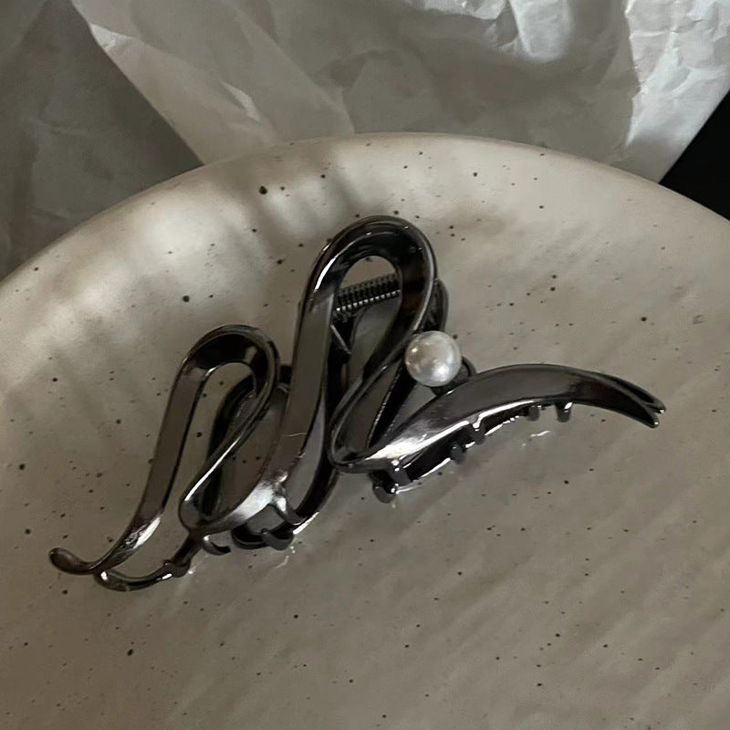 Twisted Pearl Claw Clip