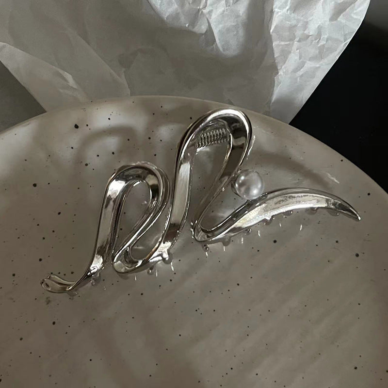 Twisted Pearl Claw Clip