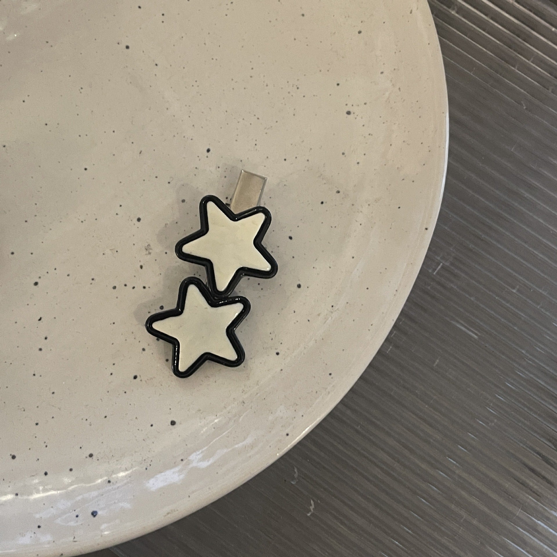 Monochrome Star Clip