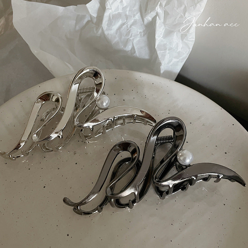 Twisted Pearl Claw Clip