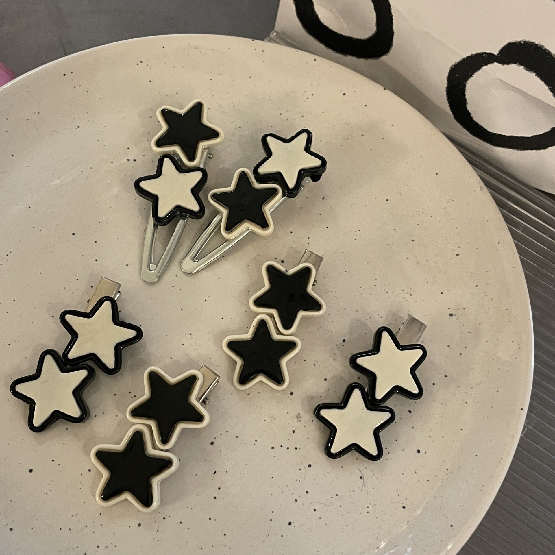 Monochrome Star Clip
