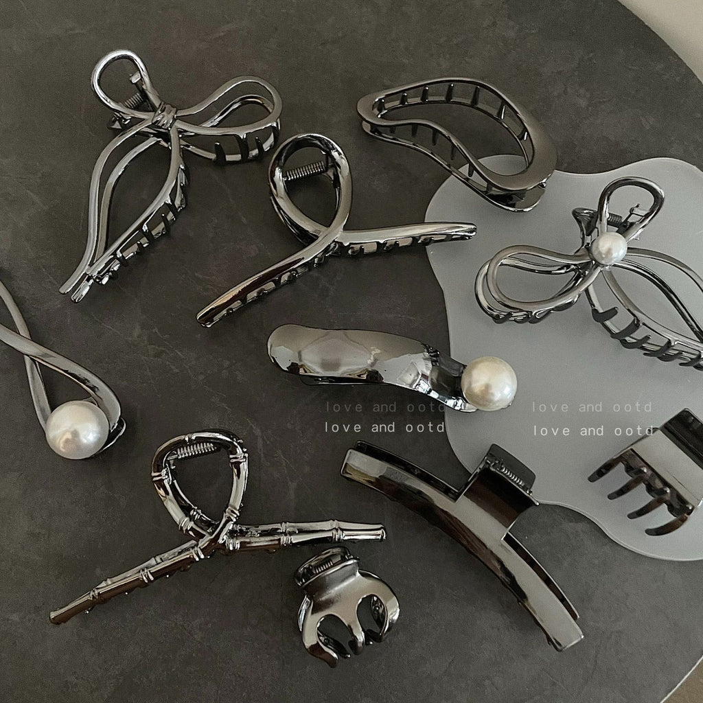 Abstract Clean Grunge Claw Clip