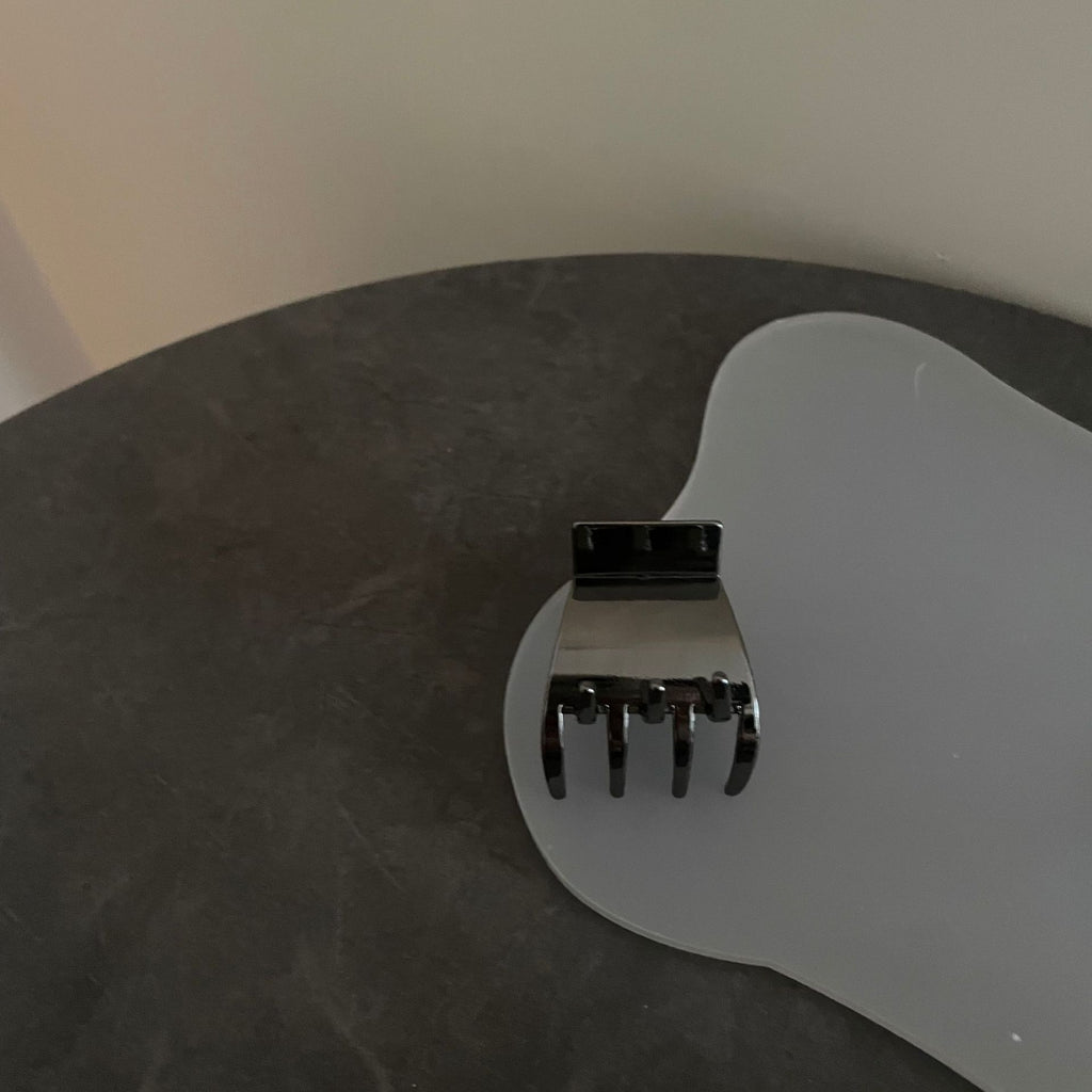Abstract Clean Grunge Claw Clip