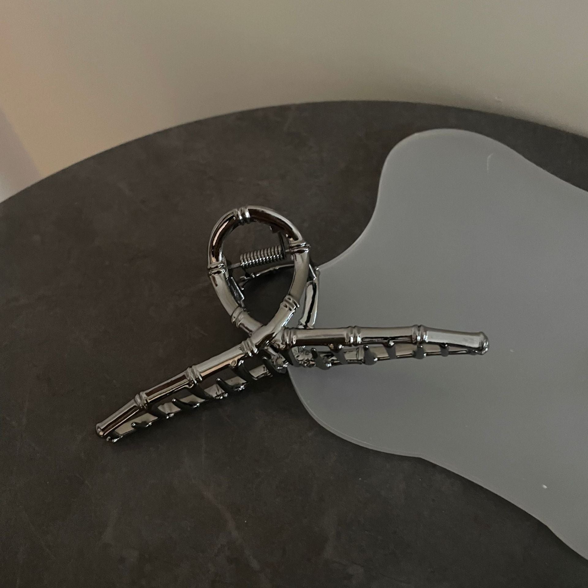 Abstract Clean Grunge Claw Clip