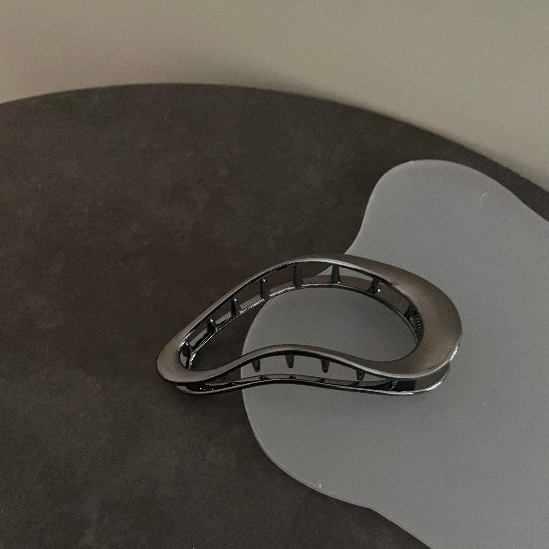Abstract Clean Grunge Claw Clip